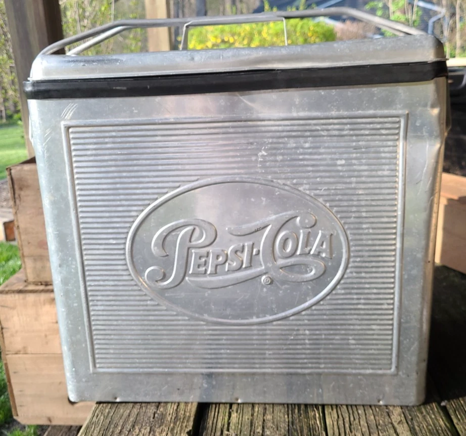 Enfriador/cofre de hielo de aluminio Pepsi-Cola vintage plateado de los años 50 con bandeja, drenaje, abridor Foto 2 de 4