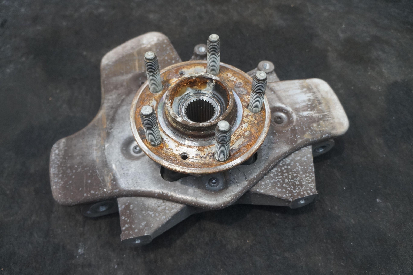Rear Right Spindle Knuckle Wheel Hub 8D33-5A970-AB Aston Martin V8 Vantage 2007