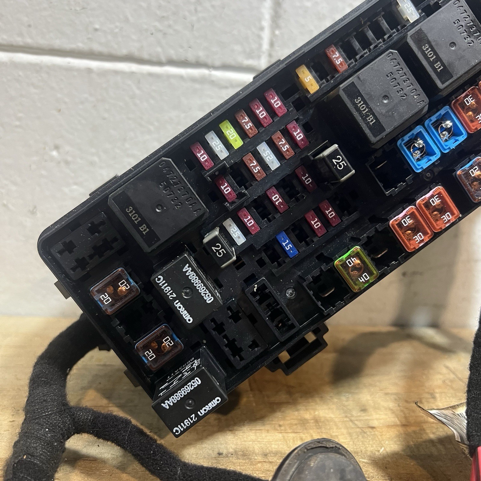 2014-2017 Maserati Ghibli Rear Trunk Fuse Box Wiring Harness OEM