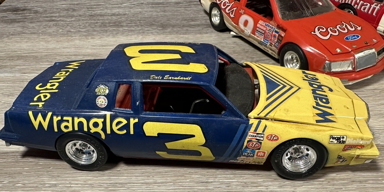 VINTAGE NASCAR MODEL CAR EARNHARDT ELLIOTT WALTRIP HAVOLINE 1/2425