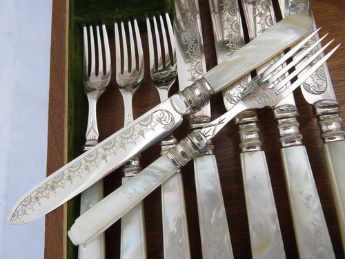 24 PIECE SILVER PLATE & CARVED MOTHER OF PEARL DESSERT CUTLERY SET WOOD CASE - 第 6/16 張圖片