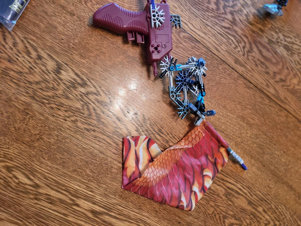 Zoids and K NEX OVER 300 PEÇAS PLUS TWO PHAMPLETS - Imagem 2 de 4