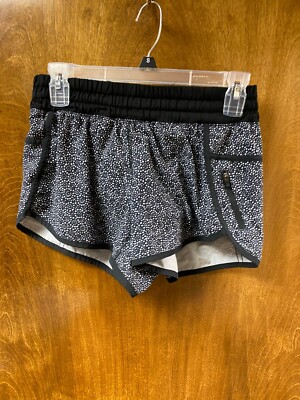 Women's Lululemon charcoal grey/black short shorts size w