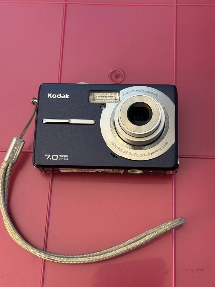 Kodak Easy Share M753-AZUL MARINO-7,0 MP-Cámara digital-Tarjeta SD-y cargador-Como nuevo Foto 3 de 4