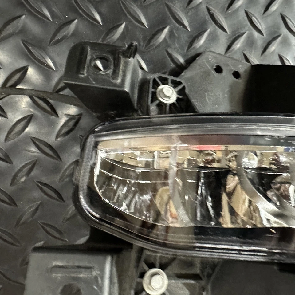 Luz antiniebla delantera derecha 2019-2021 OEM para RAM 1500 LED 68384318AA MOPAR Foto 2 de 4