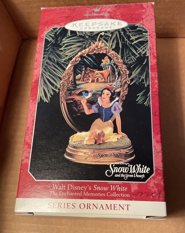 Hallmark Keepsake Ornament Walt Disney Snow White And The Seven Dwarfs VTG 1998