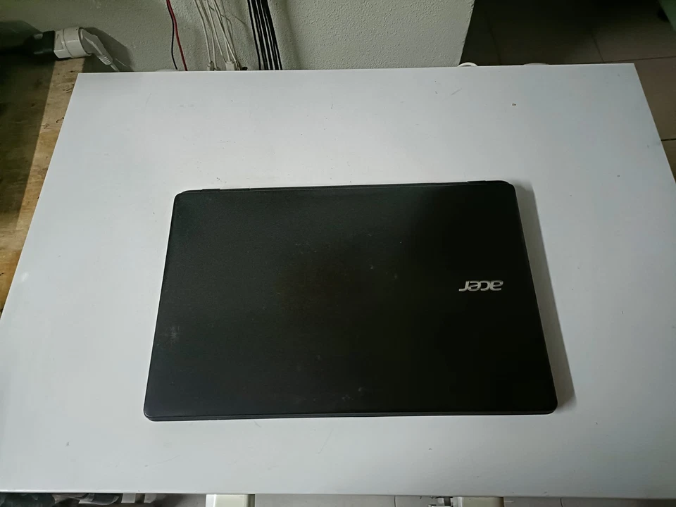 PC portatile Acer e5-521 - Immagine 2 di 4