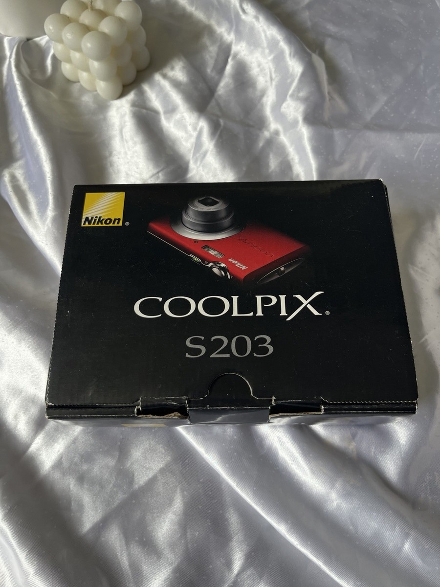 Nikon Coolpix S203 Digital Camera Red Complete Set Excellent