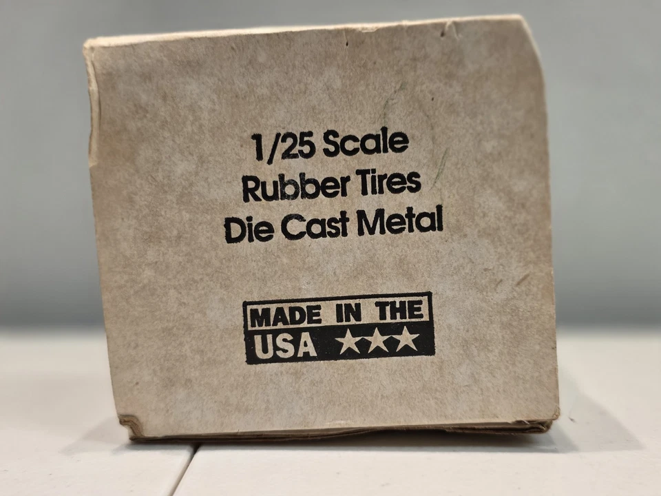 Oliver 1855 1/25 Scale Rubber Tire Die Cast Farm Tractor Ertl Scale Models - Image 2 of 4