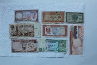 Middle East banknotes 8 total 5Fr 1942 1/4D 1971 ALG LIB OMA KSA BAH QA