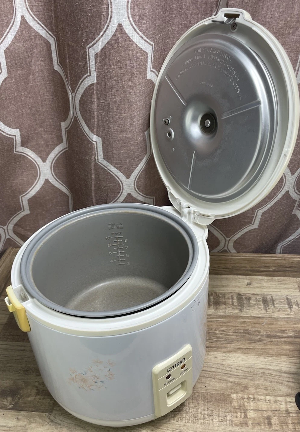 Tiger JNP-1800-FL 10-Cup Rice Cooker and Warmer, Floral White Made in Japan