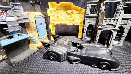 Batman Wayne Manor & Batmobile - Picture 3 of 4