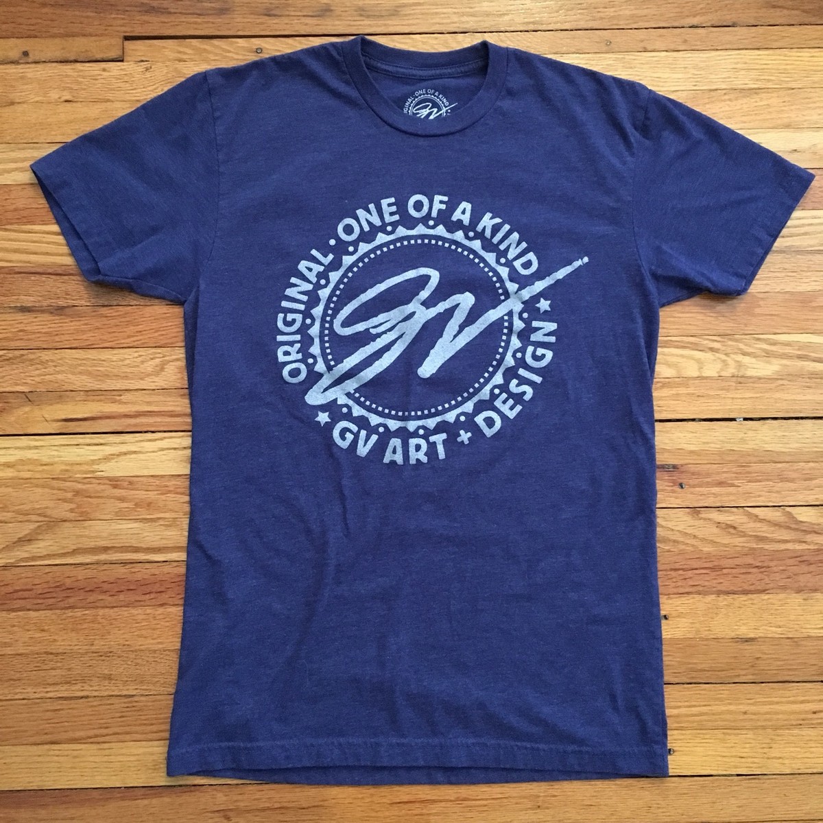 GV ART + DESIGN Logo Tee Shirt SIZE SM Purple Sparkly #40 on Back 