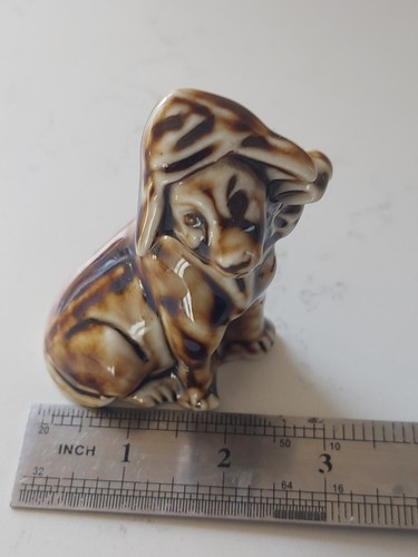 Estatuilla victoriana de perro con esmalte de melaza en sombrero Staffordshire 3,75" - Imagen 5 de 10