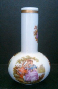 VINTAGE PORCELAINE OURAGAN-ULYSSE PARIS-LIMOGES 4" VASE WITH VICTORIAN IMAGES