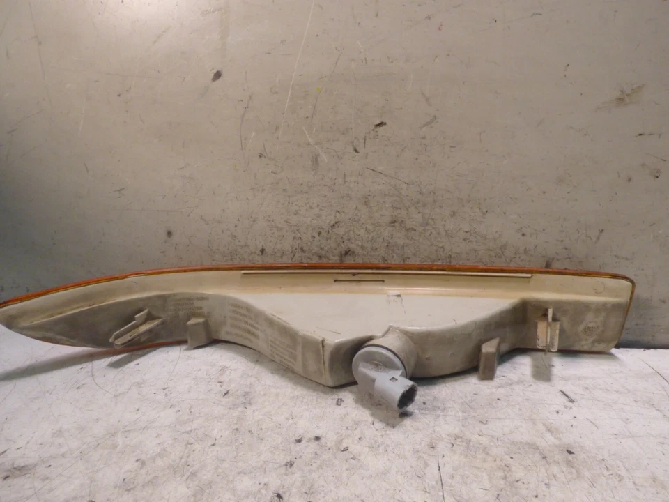 Indicatore di direzione anteriore sinistro RENAULT MASTER II 7700353946 - Immagine 2 di 3