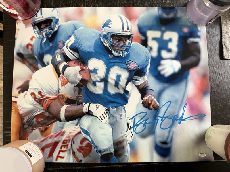Barry Sanders Autographed Detroit Lions 16x20 Rivals Photo - Tampa Bay Schwartz