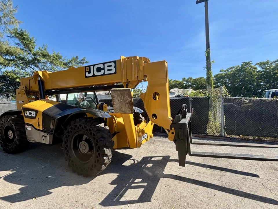 JCB 510-56 TELEHANDLER FORKLIFT,  10,000lbs Lift Cap / 56′ Lift Height - Image 3 of 4