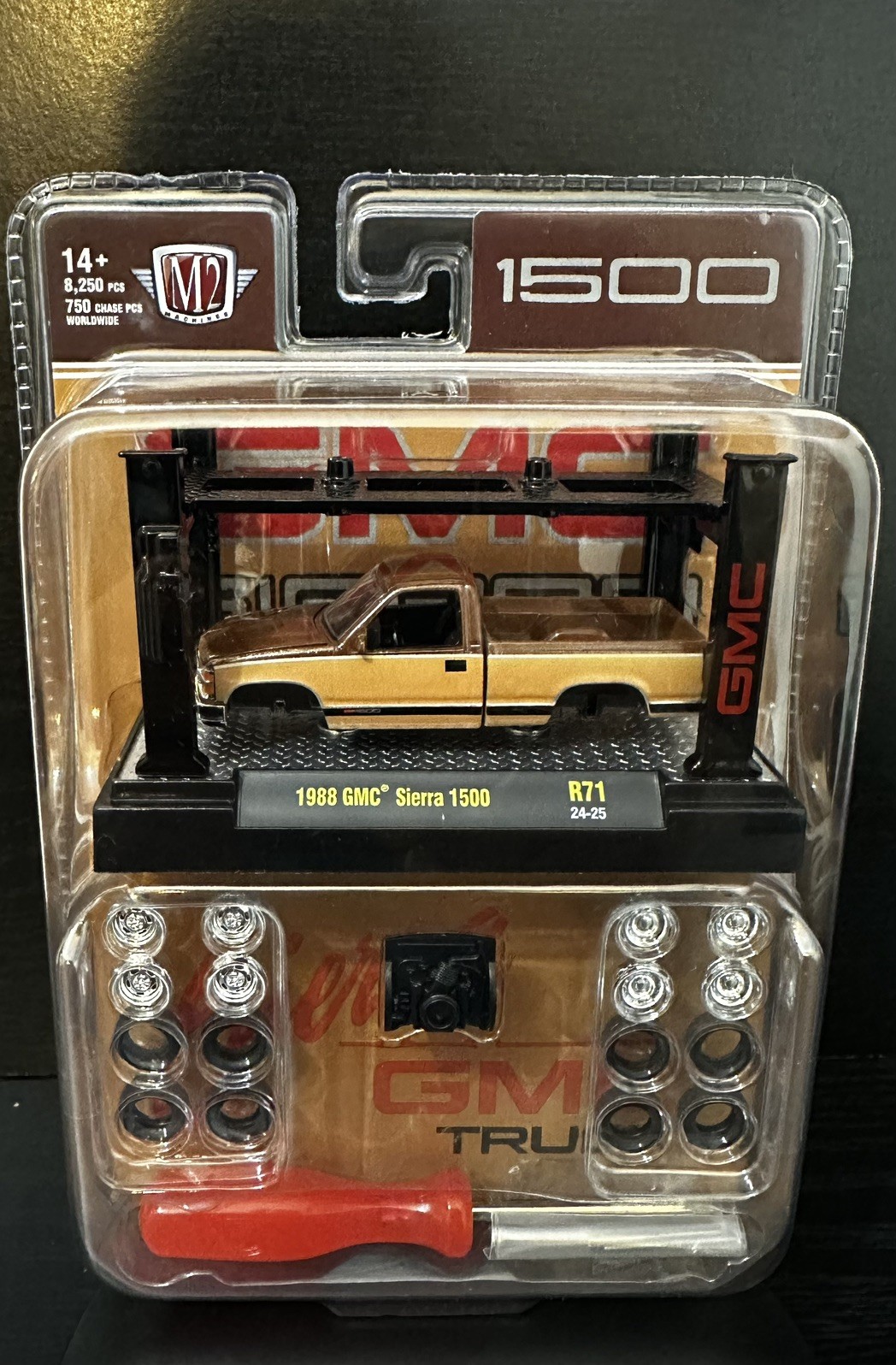 M2 Machines 1988 GMC SIERRA 1500 TRUCK Brown  1:64 Model Kit R71 New