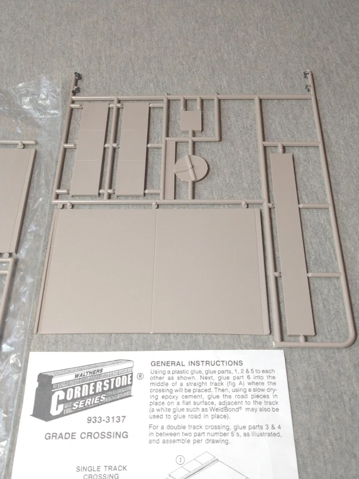 Walthers Cornerstone HO Single Track Grade Crossing - READ ~ TS - Image 3 of 4