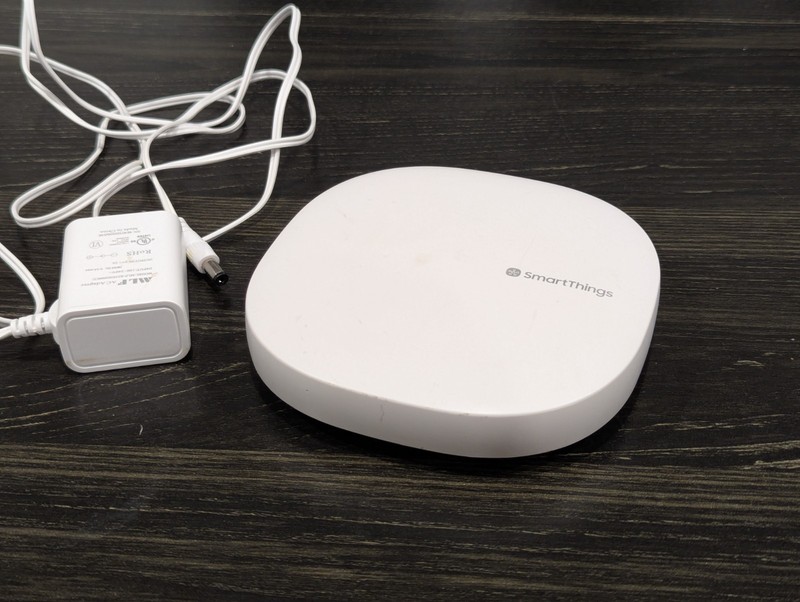 SmartThings Hub IM6001-V3P01 ZigBee Z-Wave Smart Home Hub