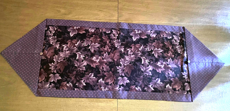 Beautiful  Fall Leaves table runner