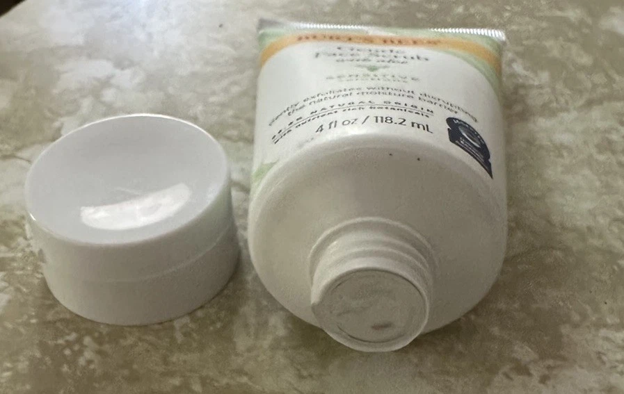 BURT’S BEE’S Sensitive Solutions Gentle Facial Face Scrub With Aloe 4 oz NEW - Image 4 of 4