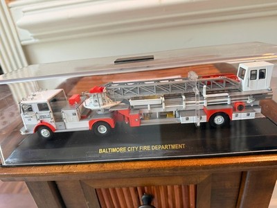 Code 3 Baltimore FD Seagrave TDA Ladder 10 (orange & white) (12968)