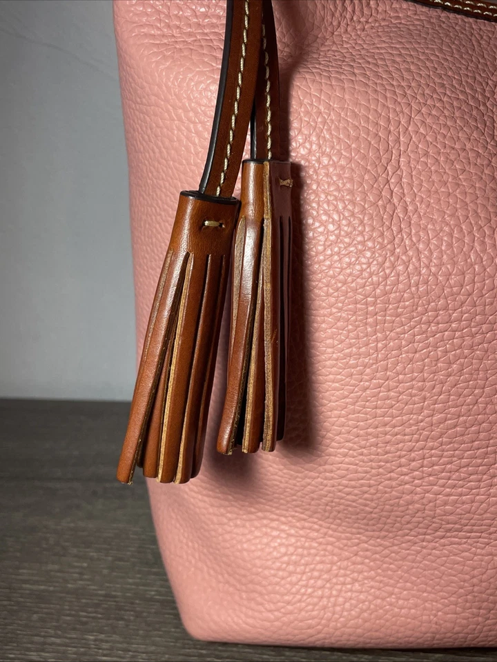 DOONEY & BOURKE Grano Guijarro PAIGE SAC HOBO/Bolso de Hombro ~ Rosa Pálido Muy Bueno Foto 3 de 4