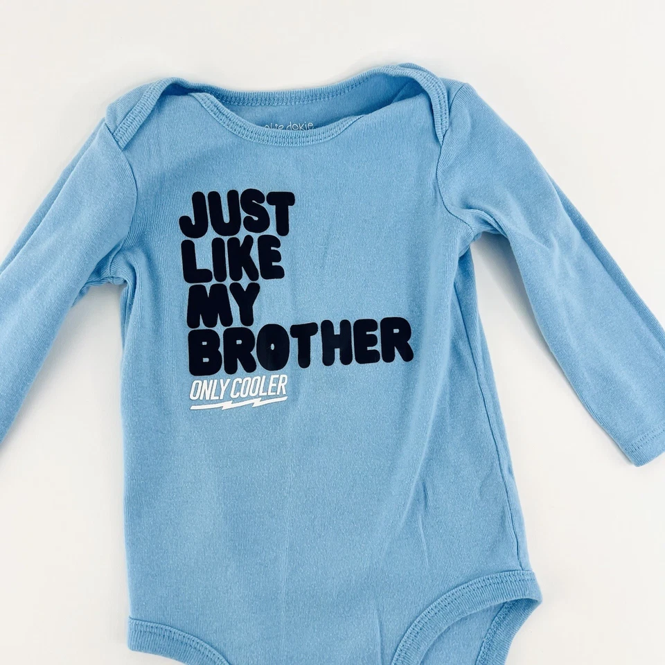 Body manga larga Okie Dokie 'Al igual que mi hermano, solo fresco' azul 12M Foto 2 de 3