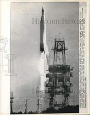 1960 Press Photo Juno II Rocket Blasts Off from Cape Canaveral, Florida