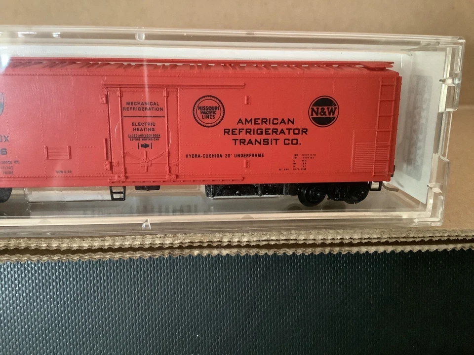 American Refrigerator Transit N Scale 51' Mechanical Reefer MTL #69070-MINT - Image 3 of 4