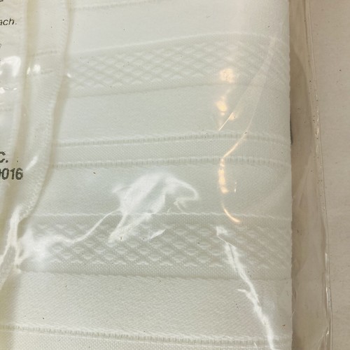 Perfect Settings White Polyester Tablecloth 70” Round Diamond Banded Vtg USA - Picture 4 of 6