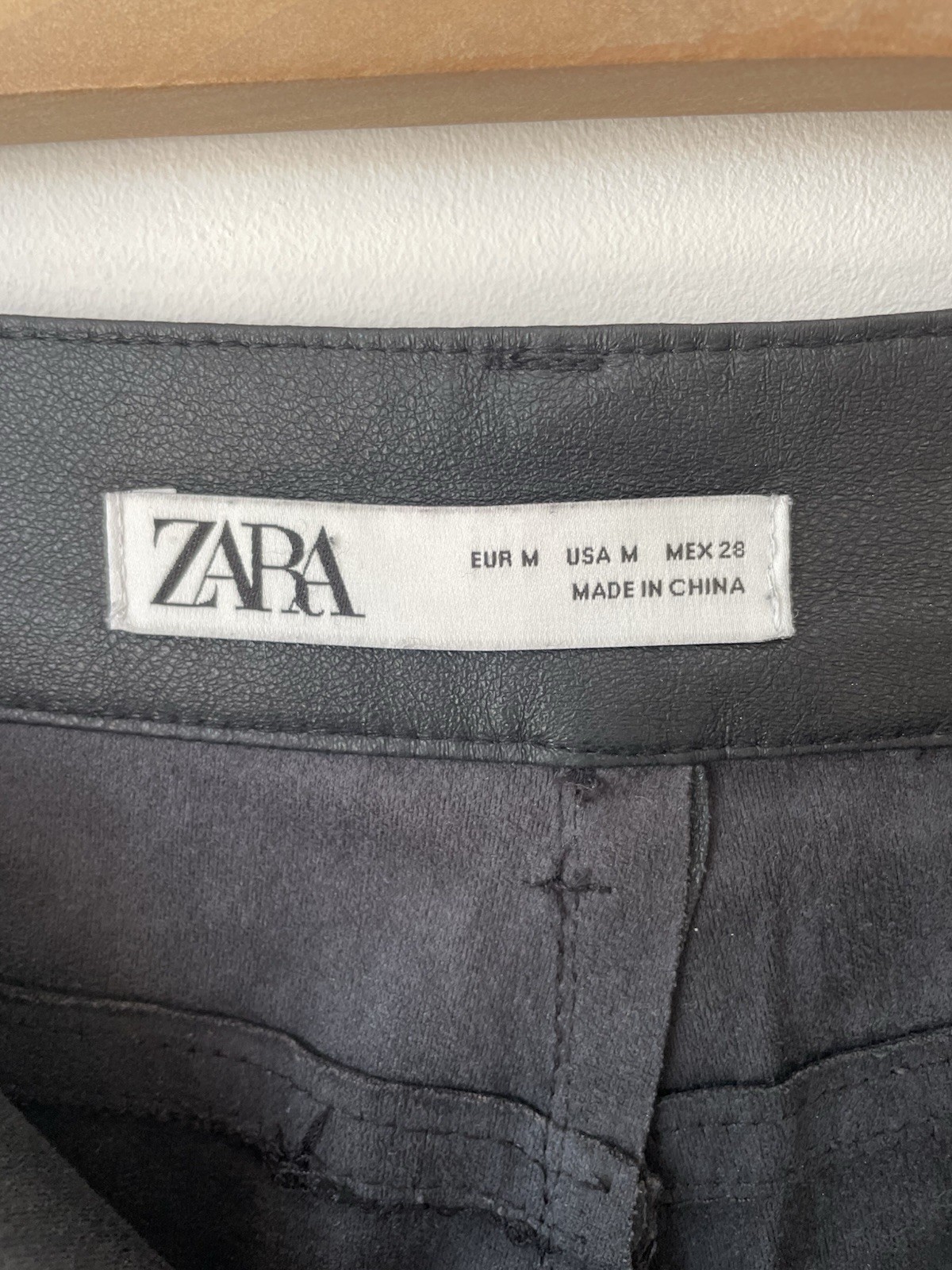 Zara Wet Look High Waisted Cropped Jeans Womens M UK 12 Black Trousers thumbnail 5