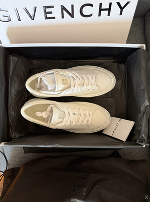 Givenchy City Sport Leather Sneaker 4G-plaque - EU38 - Unworn