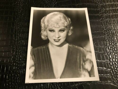 MAE WEST 8x10 B&W Photo (#MISC-5050) - Picture 1 of 1