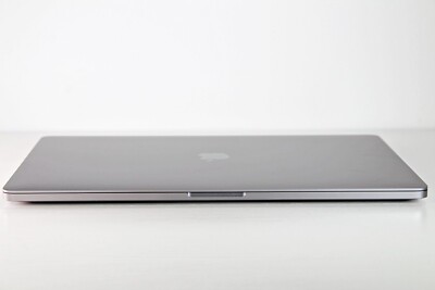 2019 Silver Apple MacBook Pro 2.3GHz 16-inch 32GB RAM 4TB SSD