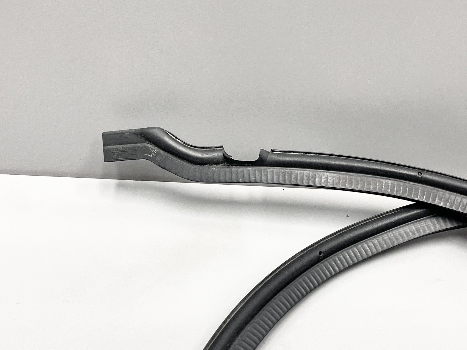 ⭐️2017-2020 Maserati Levante Engine Bay Bonnet Hood Seal Gasket 670039887 OEM