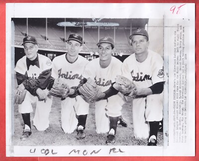 1954 CLEVELAND INDIANS ORIGINAL GLOSSY 8 X 10 INFIELD | eBay