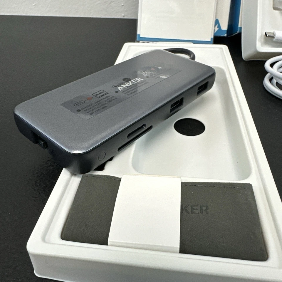 Anker Power 8-in-1 USB-C PD 10Gbps Media Hub Series 5 W USBC Block & Cable Lot - Image 3 of 4