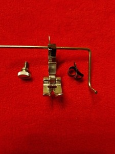 Nähfuß mit Schraube, Lineal, Fadenabschneider für Nähmaschine Adler  530 531 532