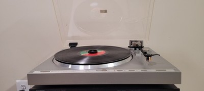 HITACHI HT-60S D. D Automatic Turntable. Tested, Works Great