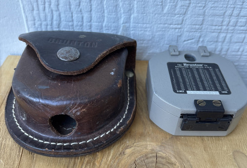 VINTAGE BRUNTON COMPASS POCKET TRANSIT COMPASS W/ ORIGINAL LEATHER CASE