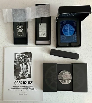 LEGO 5006363 Star Wars Han Solo In Carbonite Metal Keychain + Death Star Coins - Image 1 of 4