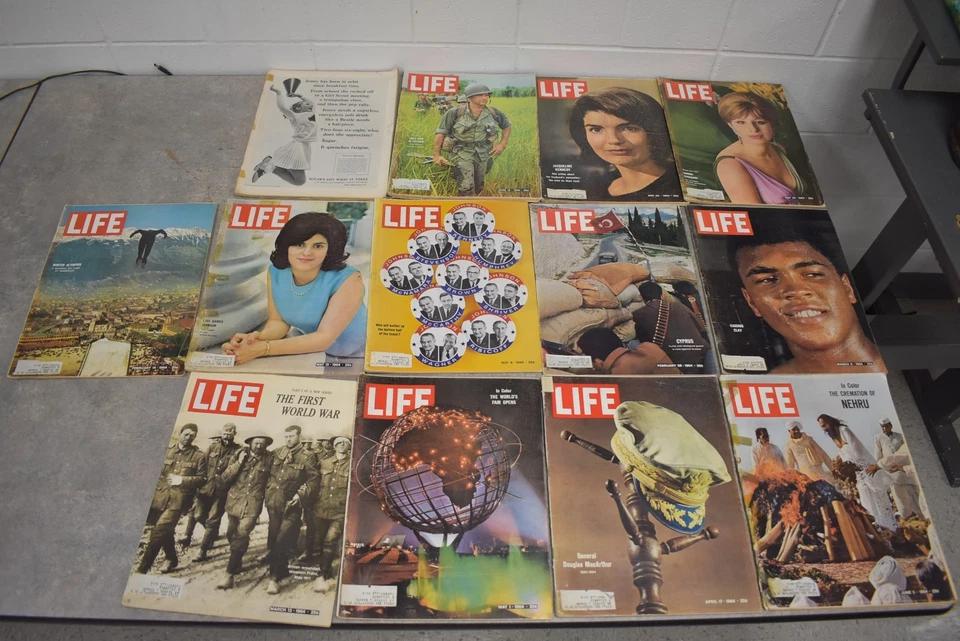 1967 Life Magazine Lot 29 Issues, Vietnam, Jakie Kennedy, Crime - Image 3 of 3