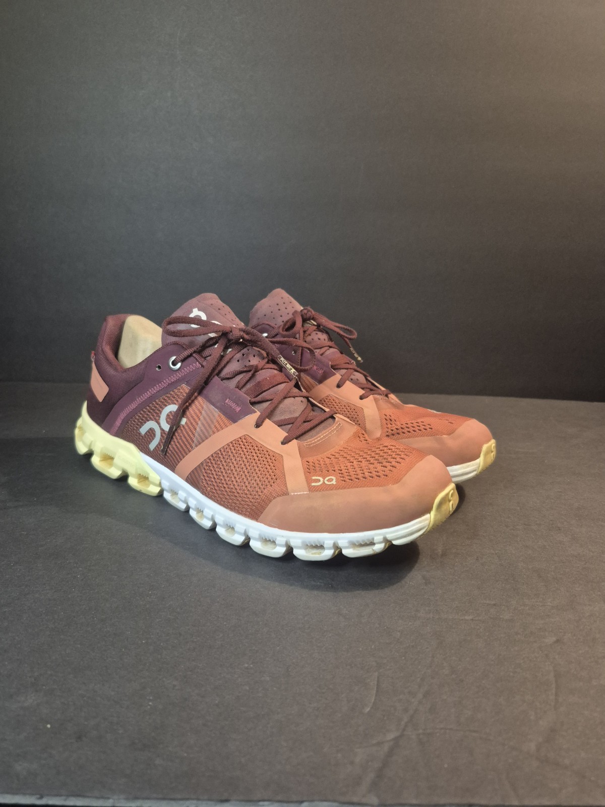 On Cloud Cloudflow V2 Red Rust/Limelight Men's Ru… - image 1