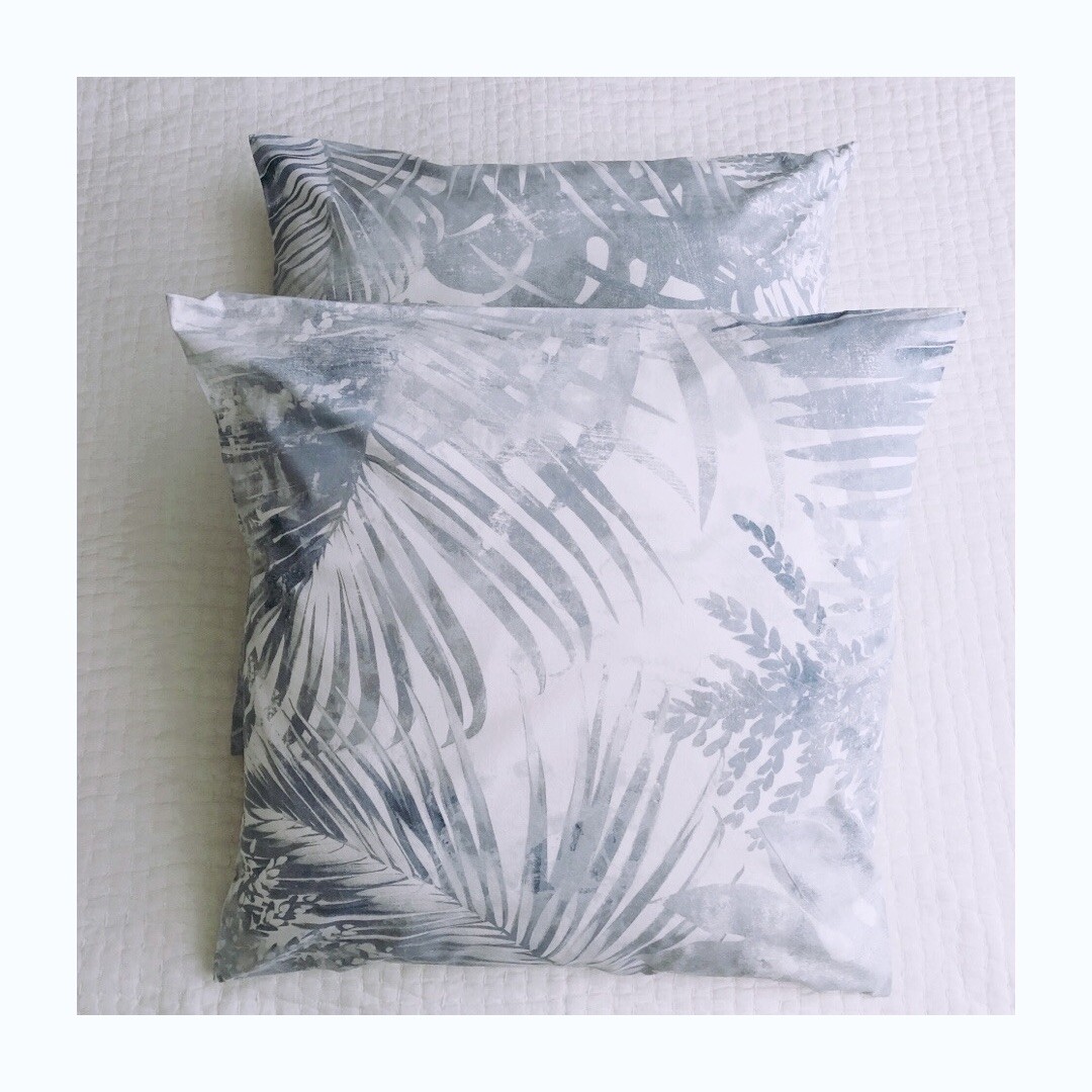 Set of 2 Pottery Barn LAYLA PALM Organic EURO pillow Shams blue white
