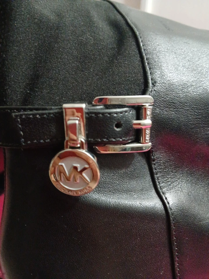 Botas altas de cuero Michael Kors hasta el muslo talla 7,5 para mujer detalles plateados con cremallera Foto 4 de 4