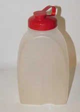 Rubbermaid Servin Saver Pitcher 2 QT Beverage Drink Container Bottle w/Flip Lid