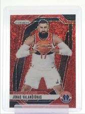 JONAS VALANCIUNAS 2024-25 PANINI PRIZM RED SPARKLE SSP WIZARDS Q3948